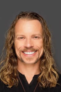 Dustin Leighton
